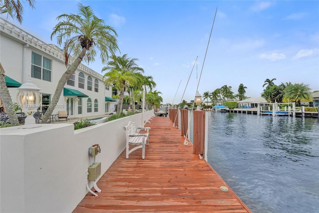 For Rent: $16,500 (5 beds, 3 baths, 5207 Square Feet)