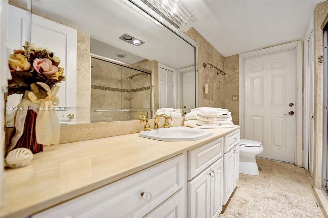 For Rent: $16,500 (5 beds, 3 baths, 5207 Square Feet)