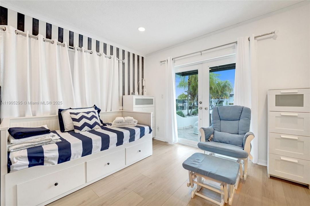 For Rent: $16,500 (5 beds, 3 baths, 5207 Square Feet)