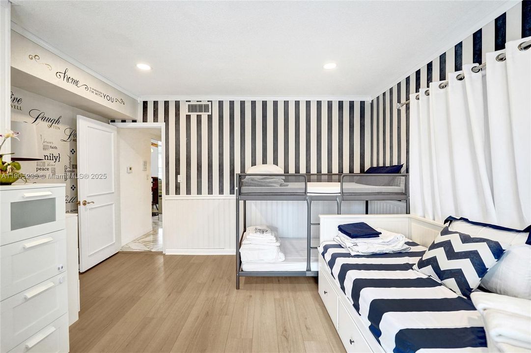 For Rent: $16,500 (5 beds, 3 baths, 5207 Square Feet)