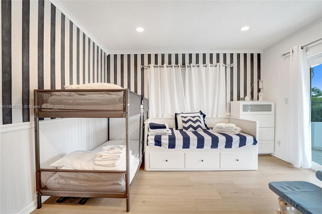 For Rent: $16,500 (5 beds, 3 baths, 5207 Square Feet)