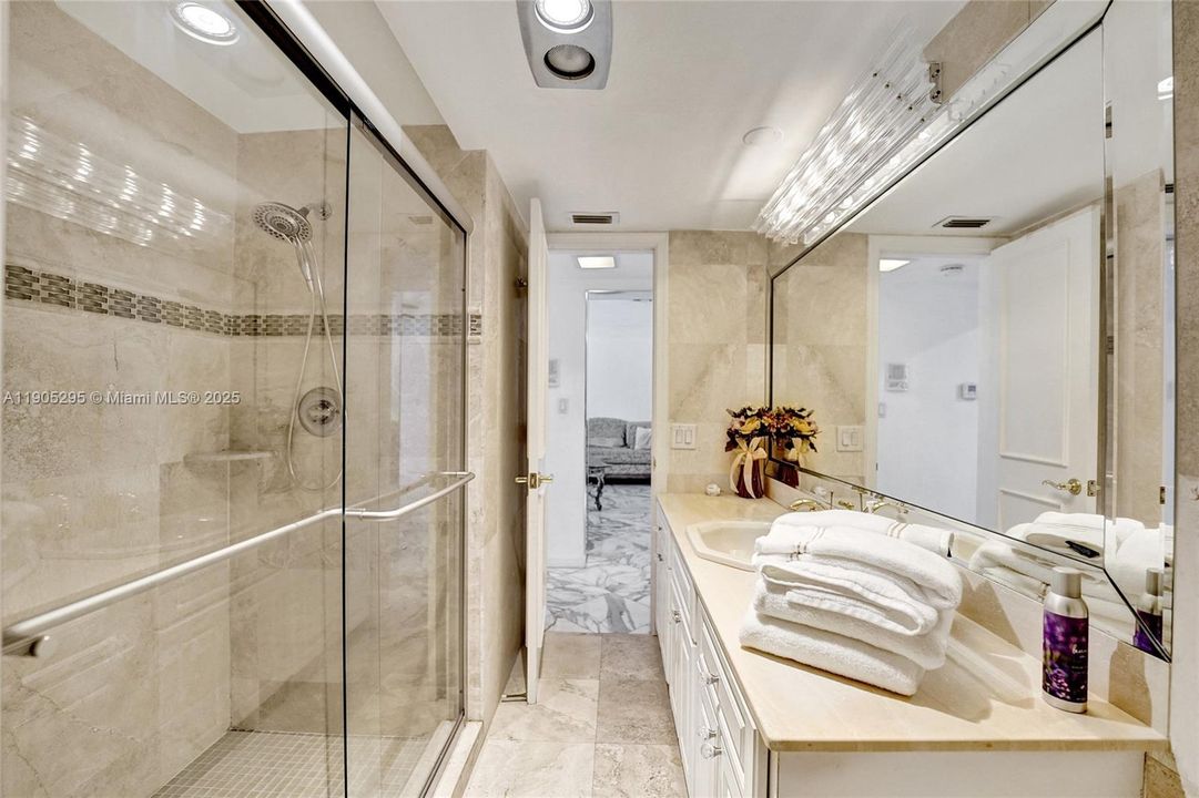 For Rent: $16,500 (5 beds, 3 baths, 5207 Square Feet)