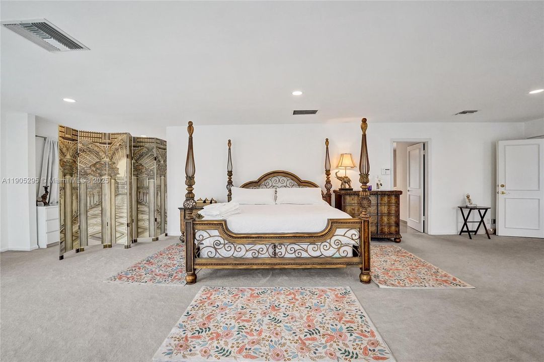 For Rent: $16,500 (5 beds, 3 baths, 5207 Square Feet)