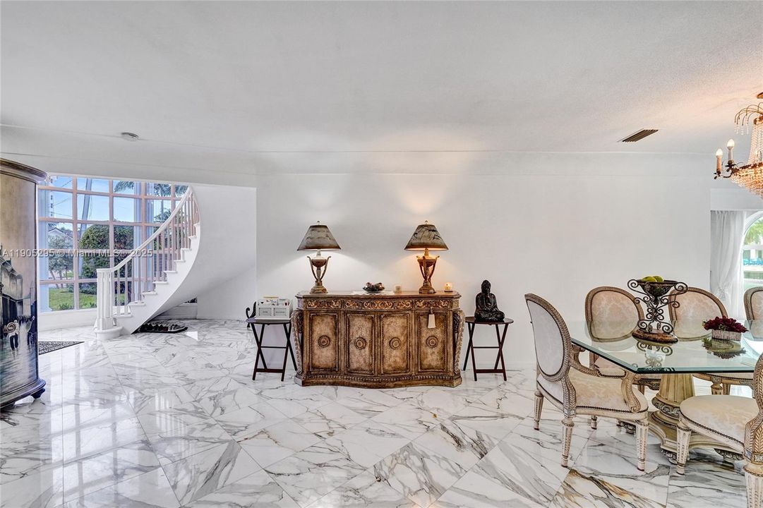 For Rent: $16,500 (5 beds, 3 baths, 5207 Square Feet)