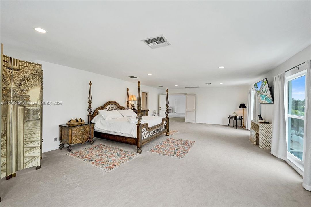 For Rent: $16,500 (5 beds, 3 baths, 5207 Square Feet)