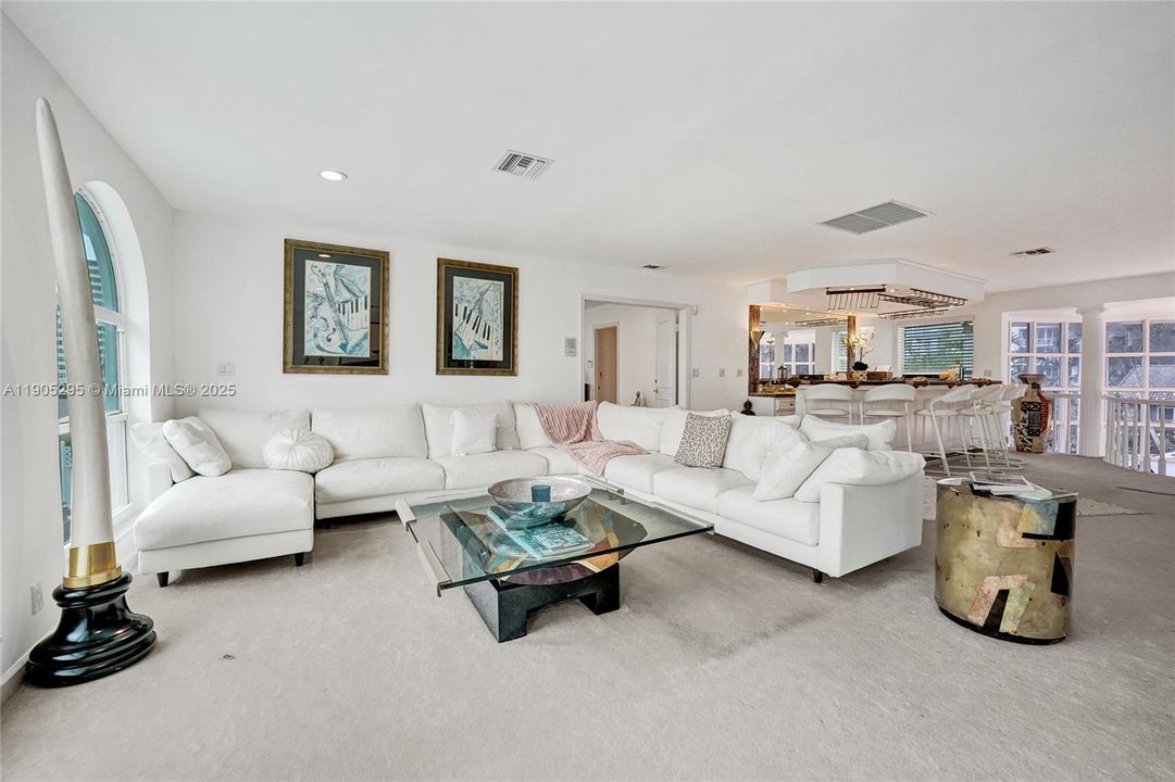 For Rent: $16,500 (5 beds, 3 baths, 5207 Square Feet)