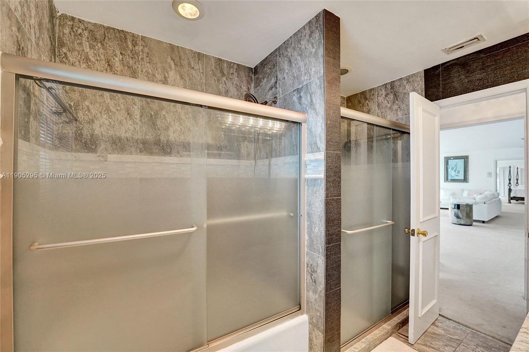 For Rent: $16,500 (5 beds, 3 baths, 5207 Square Feet)