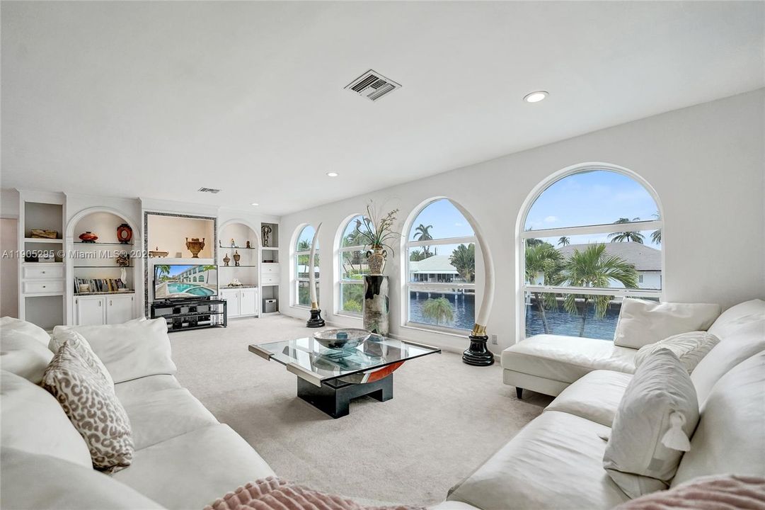 For Rent: $16,500 (5 beds, 3 baths, 5207 Square Feet)