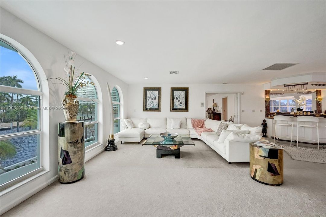 For Rent: $16,500 (5 beds, 3 baths, 5207 Square Feet)