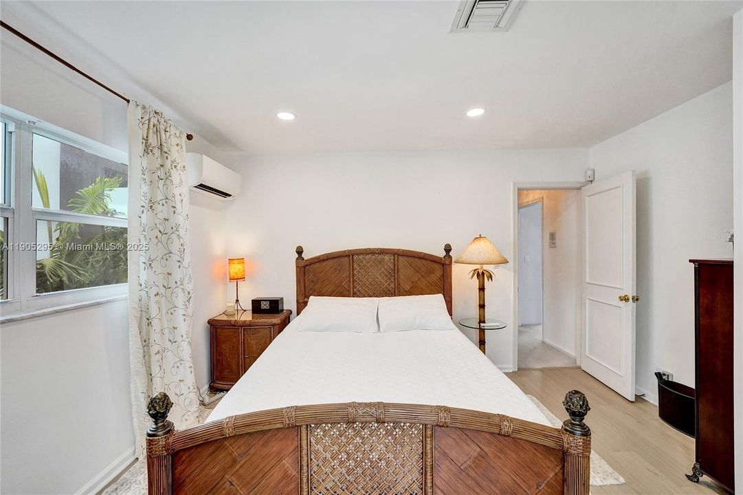 For Rent: $16,500 (5 beds, 3 baths, 5207 Square Feet)