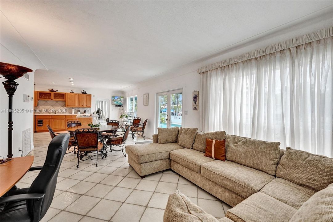 For Rent: $16,500 (5 beds, 3 baths, 5207 Square Feet)