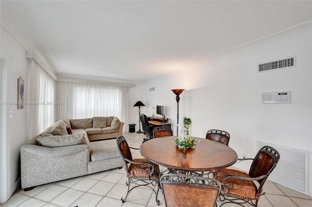 For Rent: $16,500 (5 beds, 3 baths, 5207 Square Feet)