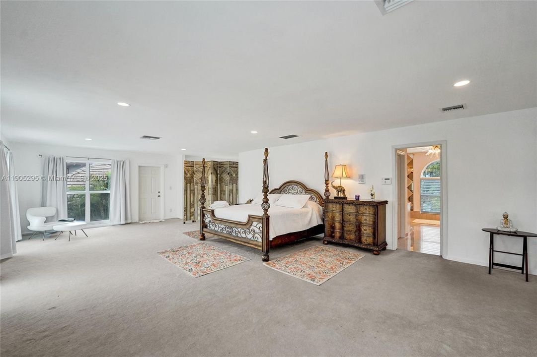 For Rent: $16,500 (5 beds, 3 baths, 5207 Square Feet)