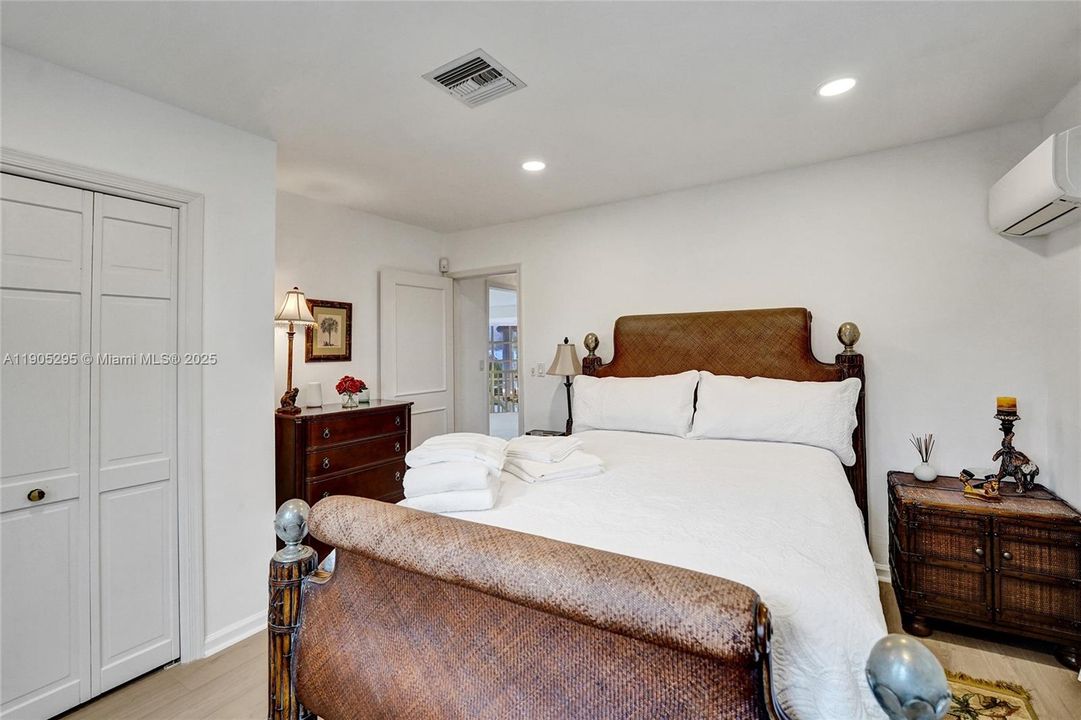 For Rent: $16,500 (5 beds, 3 baths, 5207 Square Feet)