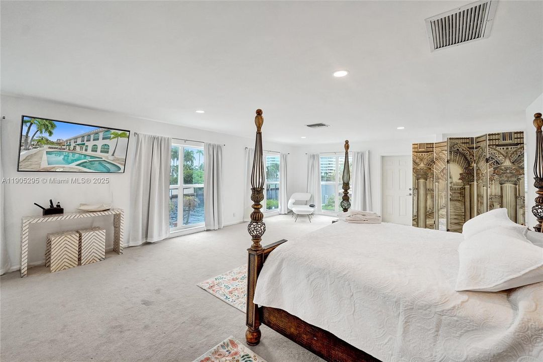 For Rent: $16,500 (5 beds, 3 baths, 5207 Square Feet)