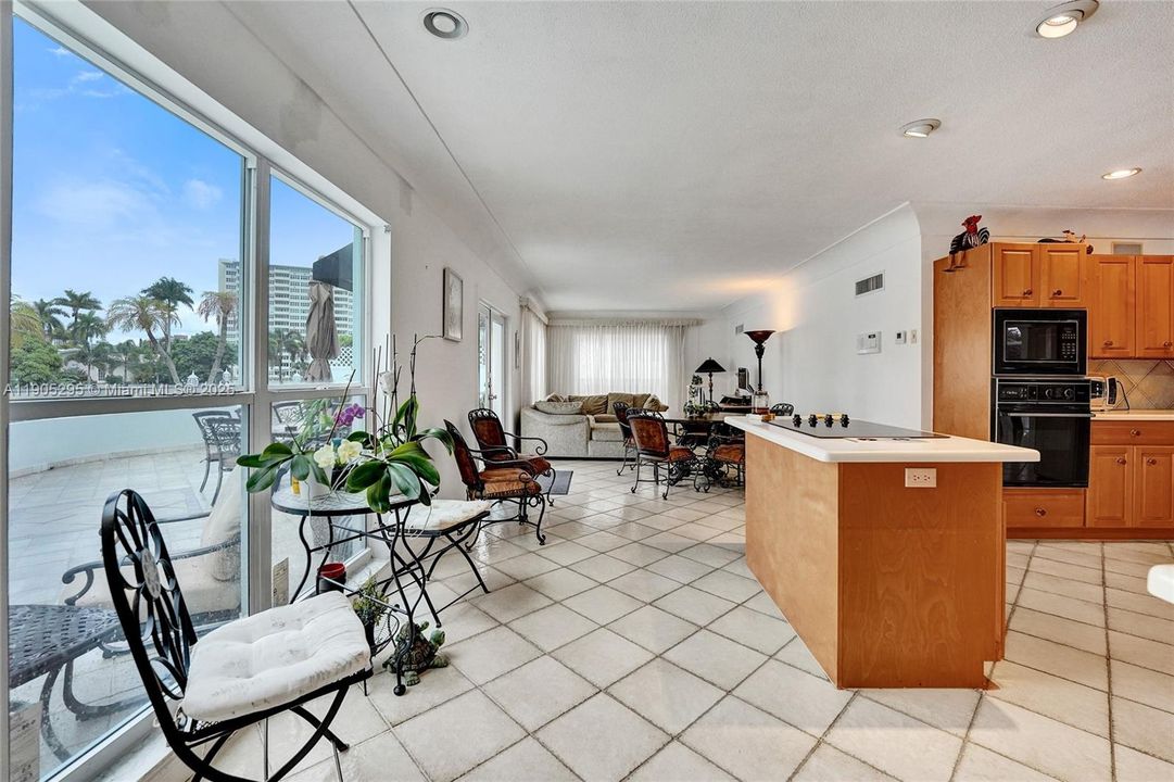 For Rent: $16,500 (5 beds, 3 baths, 5207 Square Feet)