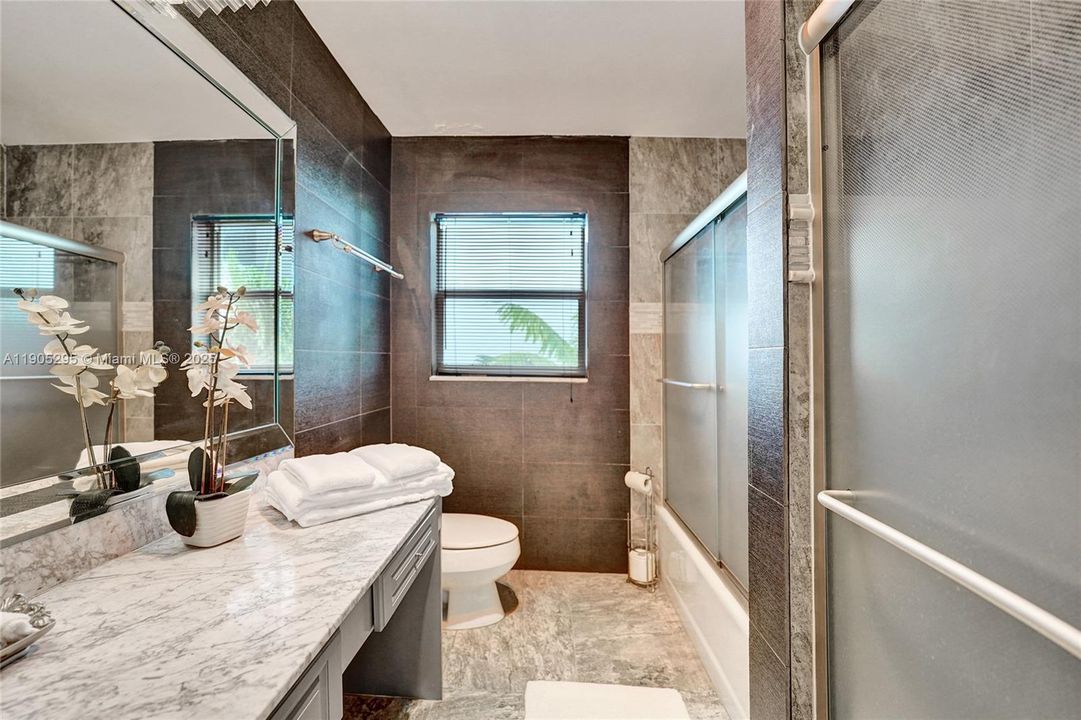 For Rent: $16,500 (5 beds, 3 baths, 5207 Square Feet)