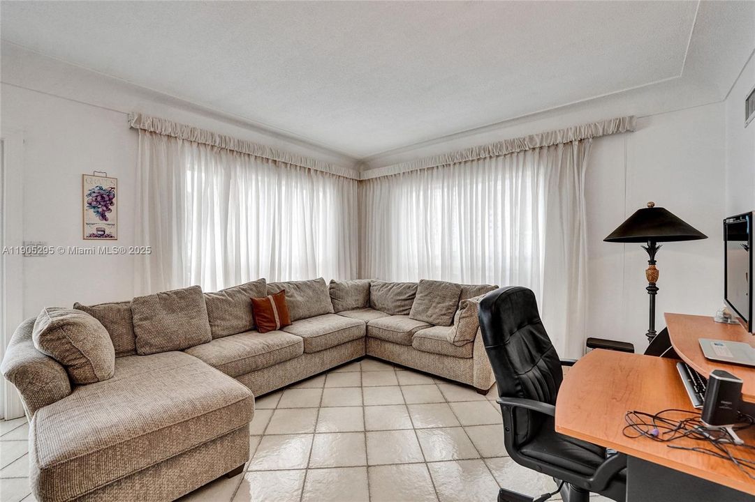 For Rent: $16,500 (5 beds, 3 baths, 5207 Square Feet)