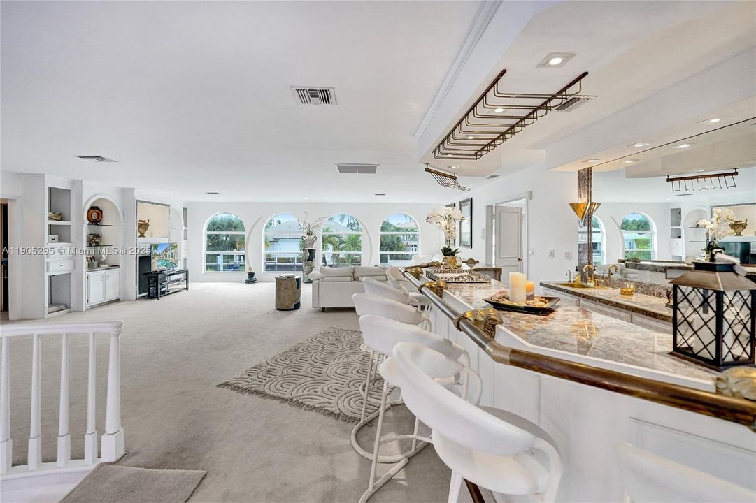 For Rent: $16,500 (5 beds, 3 baths, 5207 Square Feet)