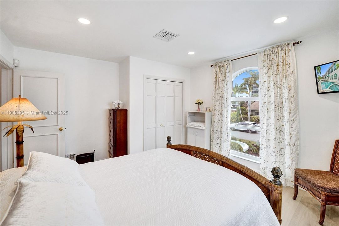 For Rent: $16,500 (5 beds, 3 baths, 5207 Square Feet)