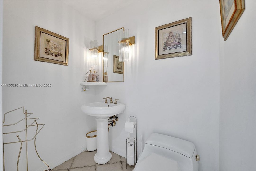 For Rent: $16,500 (5 beds, 3 baths, 5207 Square Feet)