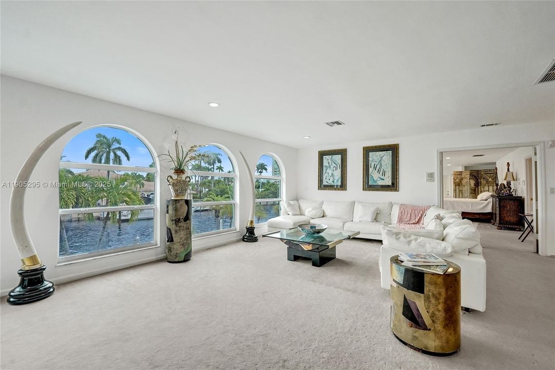 For Rent: $16,500 (5 beds, 3 baths, 5207 Square Feet)