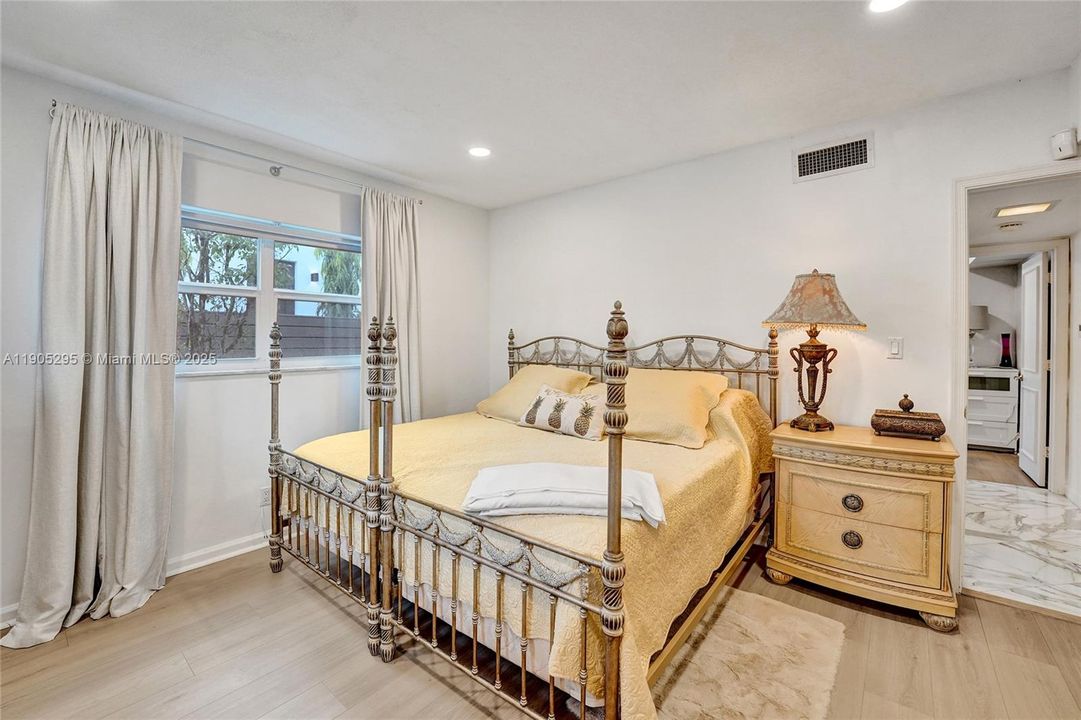 For Rent: $16,500 (5 beds, 3 baths, 5207 Square Feet)