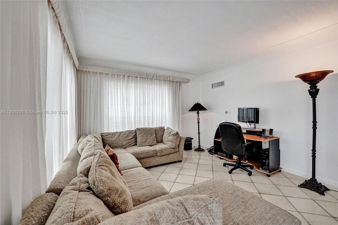 For Rent: $16,500 (5 beds, 3 baths, 5207 Square Feet)