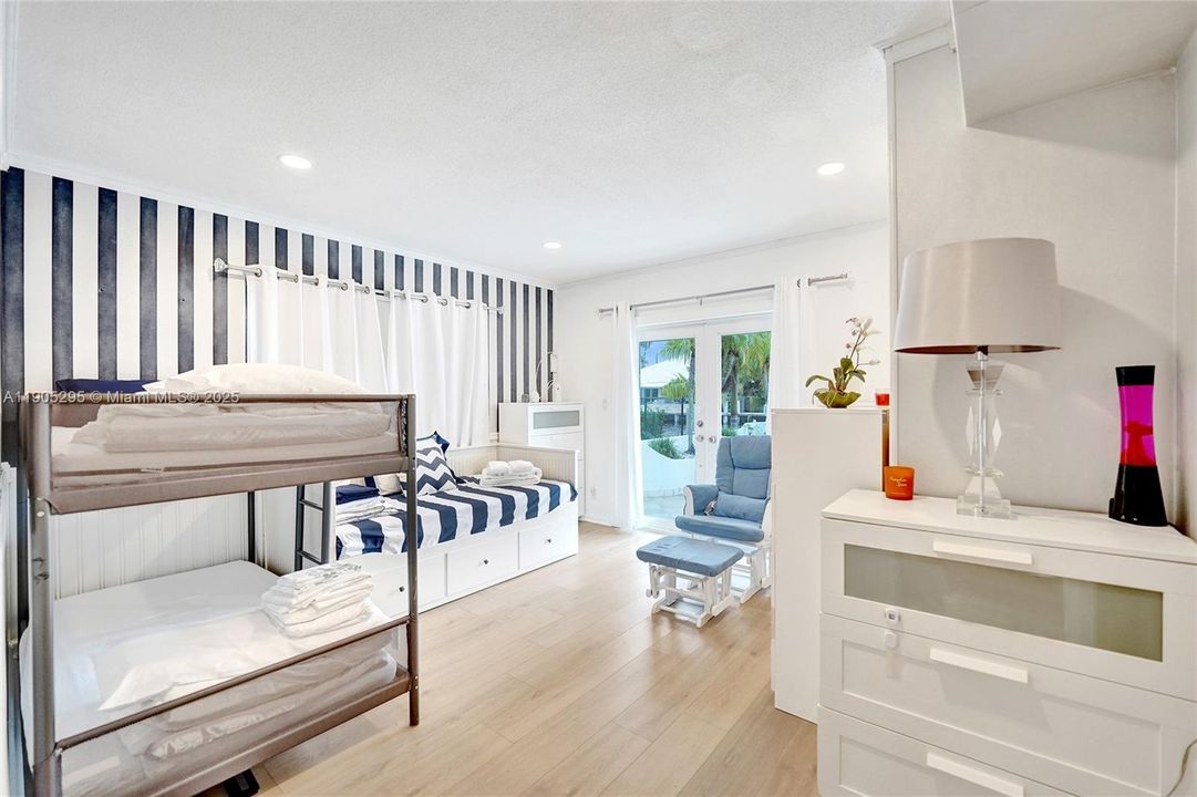 For Rent: $16,500 (5 beds, 3 baths, 5207 Square Feet)