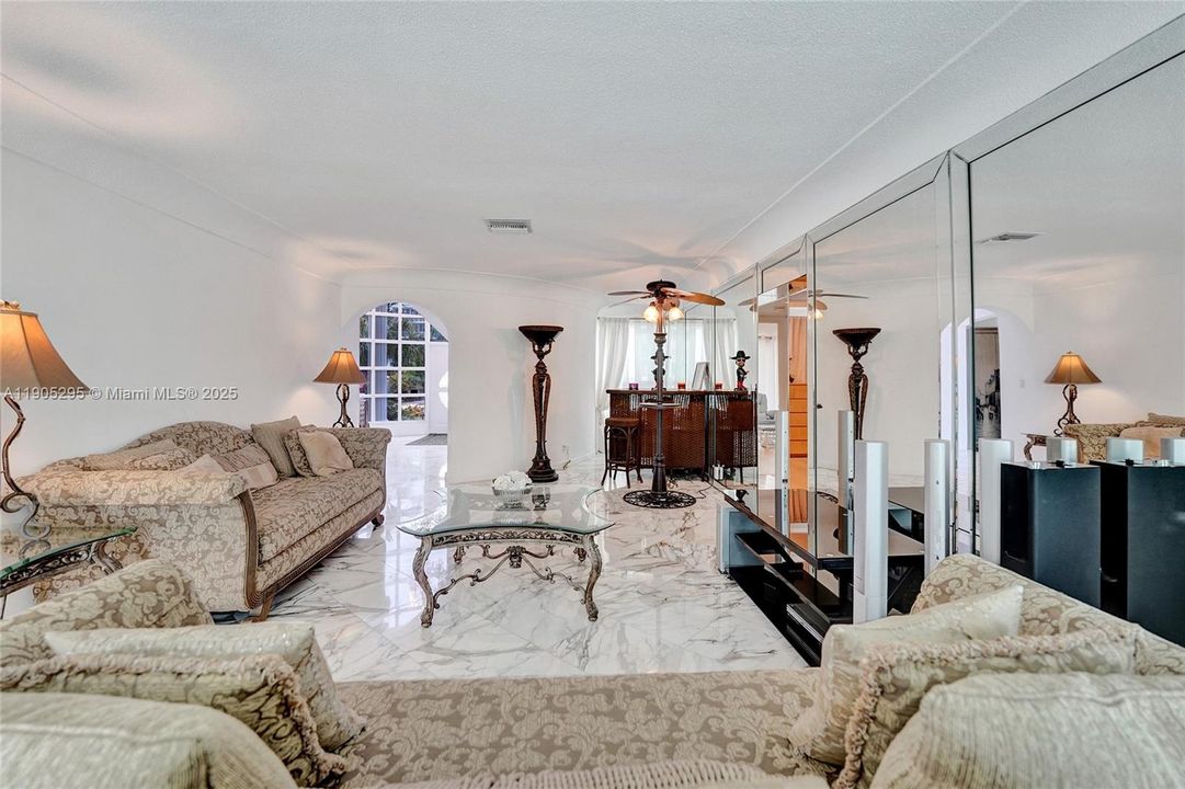 For Rent: $16,500 (5 beds, 3 baths, 5207 Square Feet)