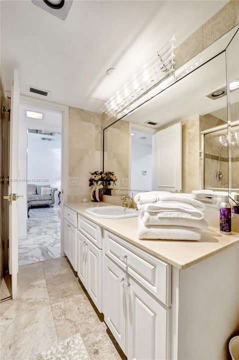 For Rent: $16,500 (5 beds, 3 baths, 5207 Square Feet)