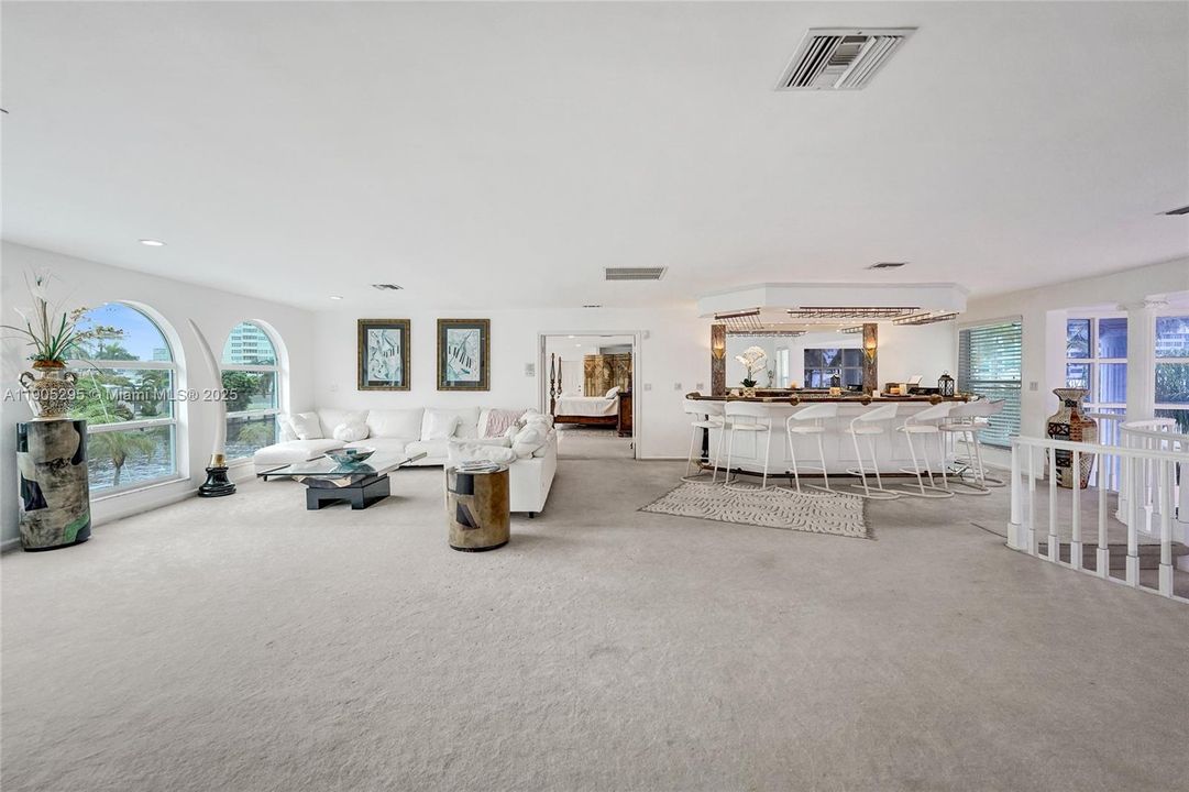 For Rent: $16,500 (5 beds, 3 baths, 5207 Square Feet)