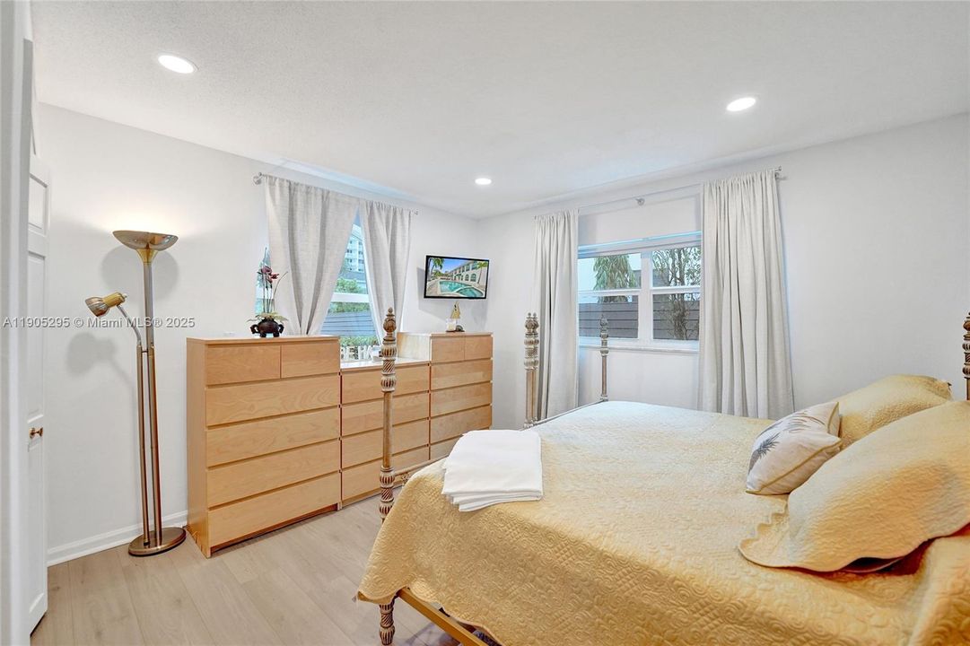 For Rent: $16,500 (5 beds, 3 baths, 5207 Square Feet)