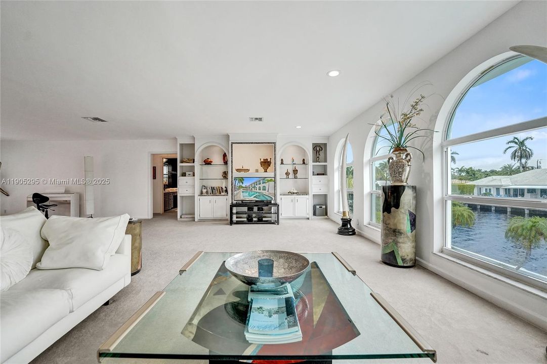 For Rent: $16,500 (5 beds, 3 baths, 5207 Square Feet)