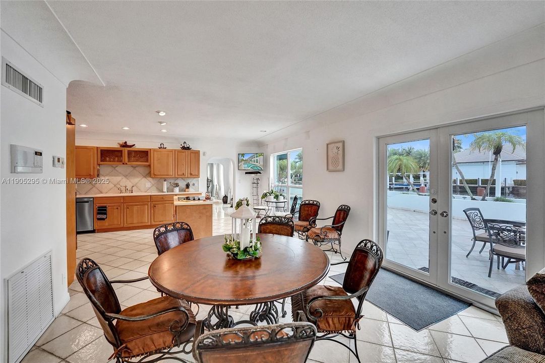 For Rent: $16,500 (5 beds, 3 baths, 5207 Square Feet)