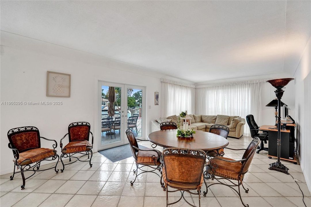 For Rent: $16,500 (5 beds, 3 baths, 5207 Square Feet)