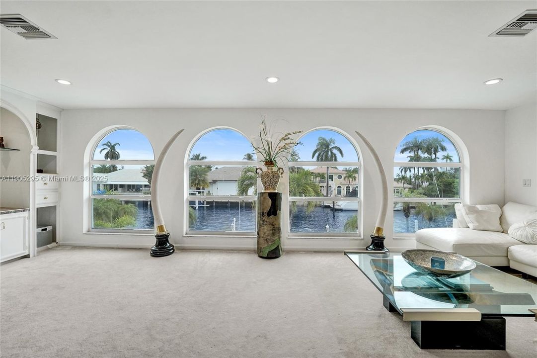 For Rent: $16,500 (5 beds, 3 baths, 5207 Square Feet)