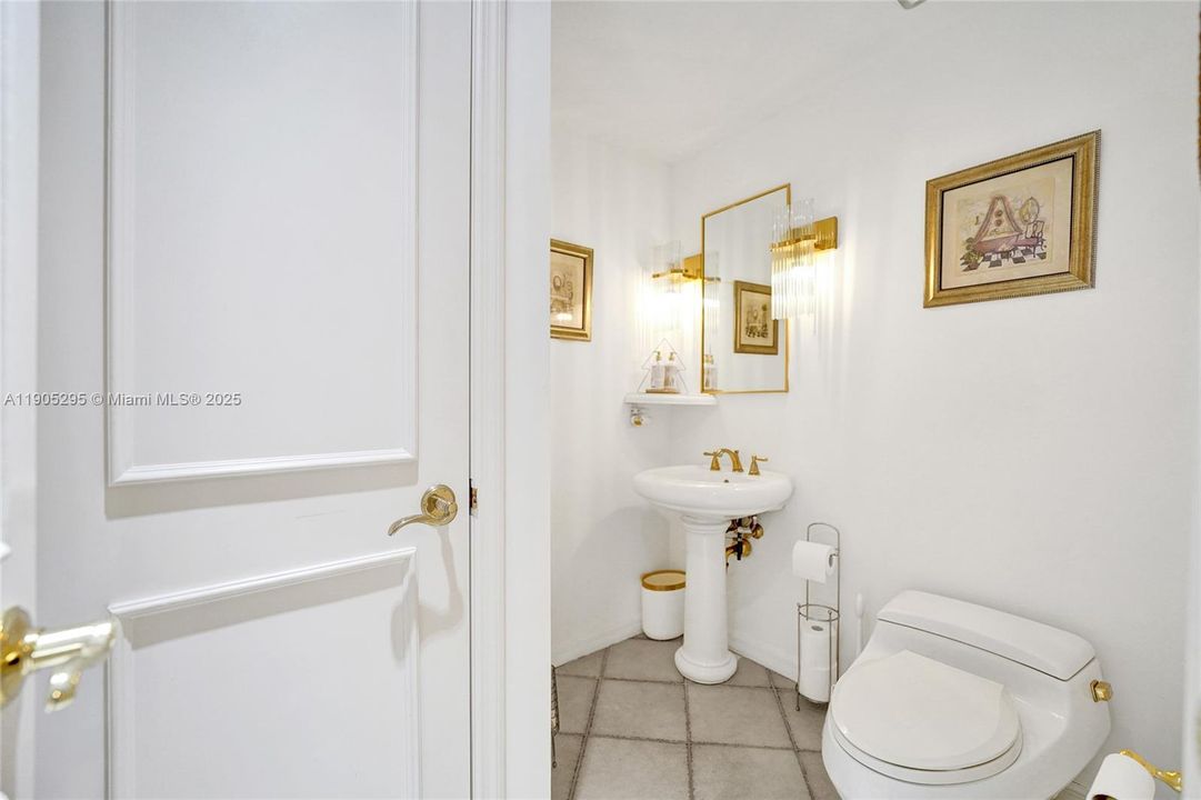 For Rent: $16,500 (5 beds, 3 baths, 5207 Square Feet)