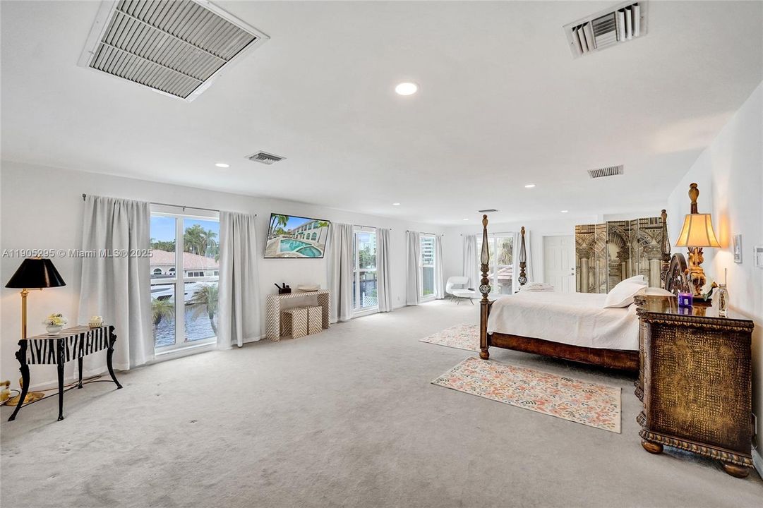 For Rent: $16,500 (5 beds, 3 baths, 5207 Square Feet)