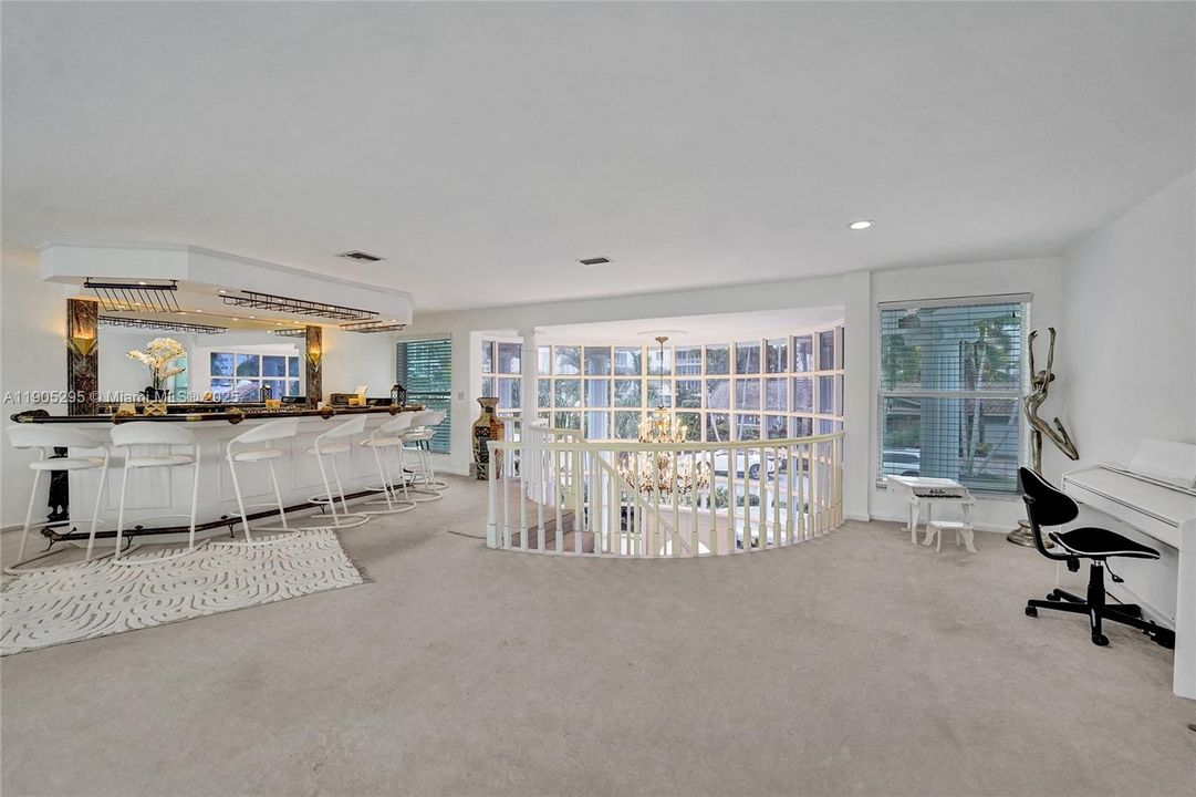 For Rent: $16,500 (5 beds, 3 baths, 5207 Square Feet)