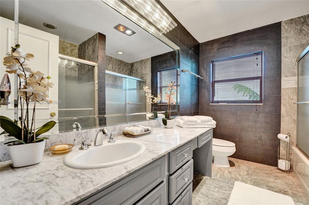 For Rent: $16,500 (5 beds, 3 baths, 5207 Square Feet)