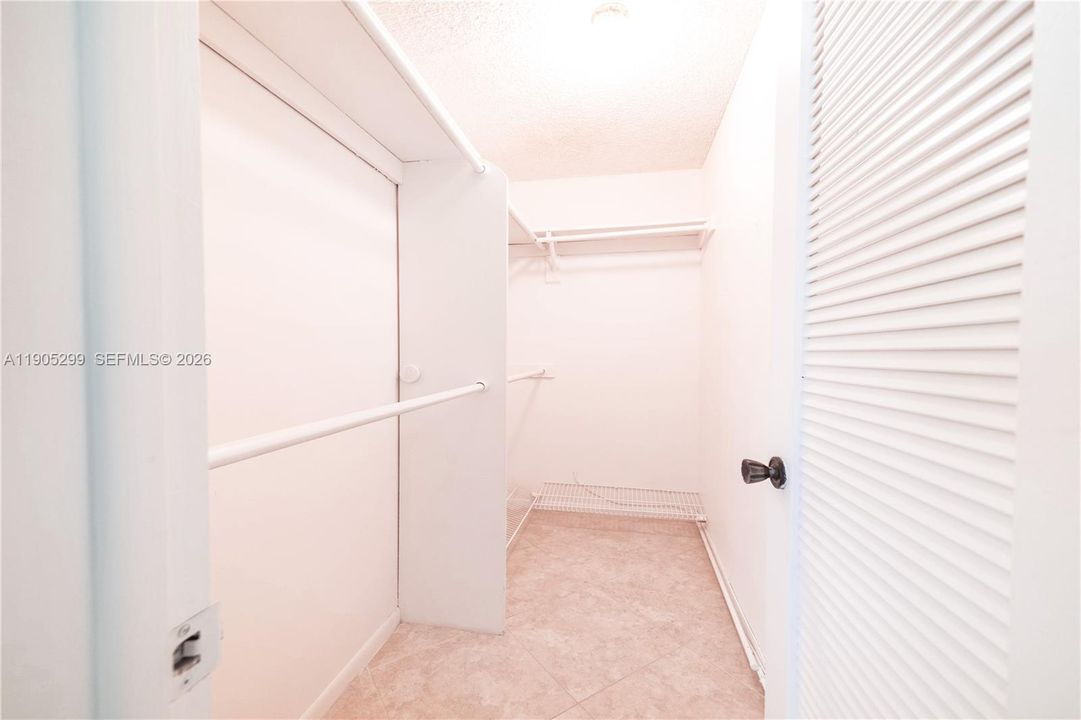 For Sale: $120,000 (2 beds, 2 baths, 907 Square Feet)