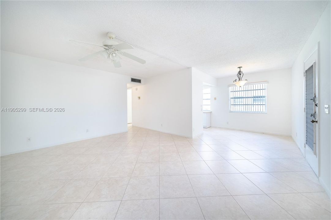 For Sale: $120,000 (2 beds, 2 baths, 907 Square Feet)