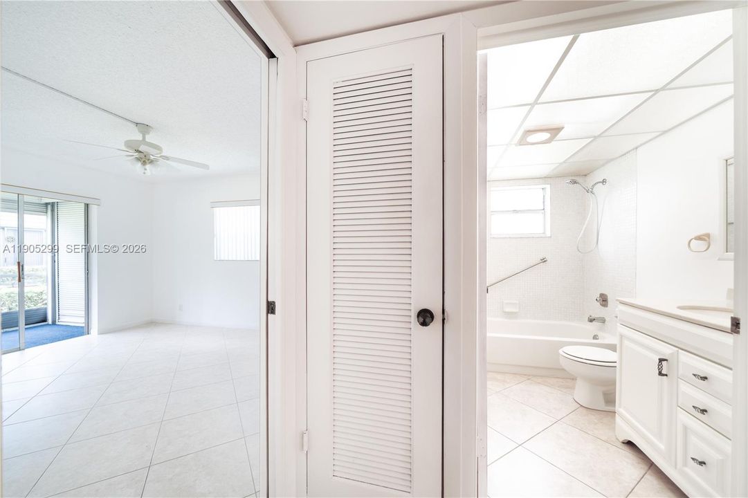 For Sale: $120,000 (2 beds, 2 baths, 907 Square Feet)
