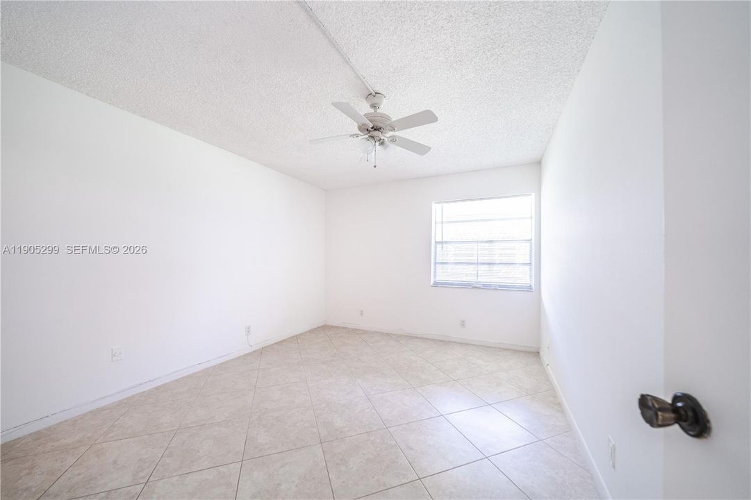 For Sale: $120,000 (2 beds, 2 baths, 907 Square Feet)