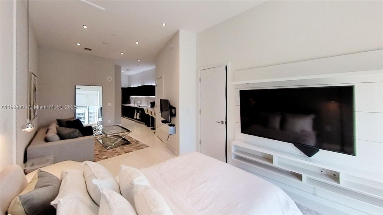 For Rent: $3,275 (0 beds, 1 baths, 528 Square Feet)