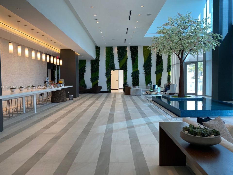 For Rent: $3,275 (0 beds, 1 baths, 528 Square Feet)