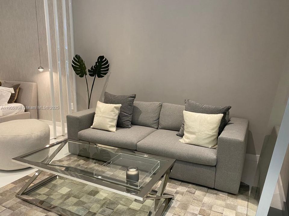 For Rent: $3,275 (0 beds, 1 baths, 528 Square Feet)