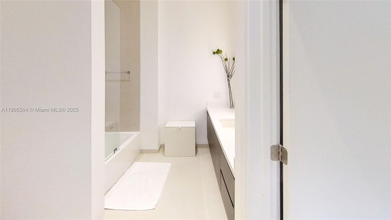 For Rent: $3,275 (0 beds, 1 baths, 528 Square Feet)