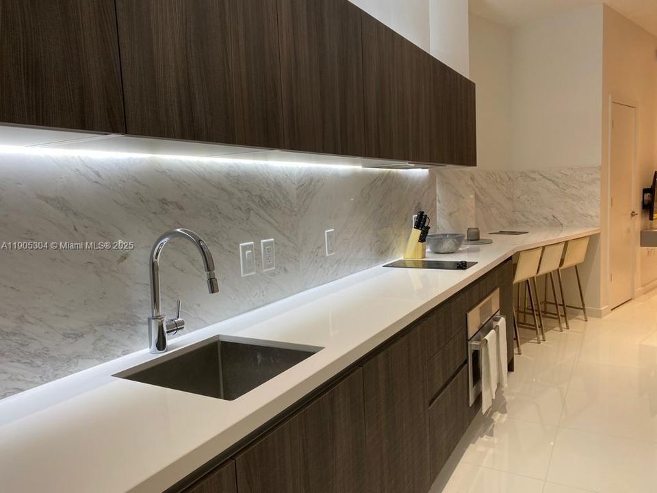 For Rent: $3,275 (0 beds, 1 baths, 528 Square Feet)